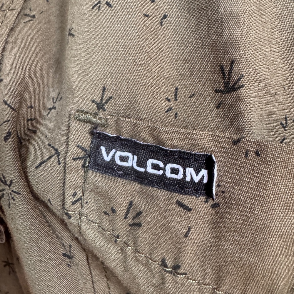 VOLCOM Men's Smashed Star Long Sleeve Button Up Military Green Modern Fit Shirt - Picture 6 of 13